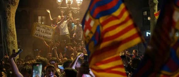 Die lange Partynacht der Barça-Fans. - © Emilio Morenatti/AP/dpa