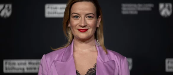 Nina Gummich spielt die Hauptrolle in der Krimi-Reihe «Theresa Wolff». Als titelgebende Forensiker wird sich nach der Episode «Passion» noch ein weiteres Mal zu sehen sein, bis ein neues Team beim Thüringen-Krimi des ZDF übernimmt. (Archivbild) - © Sebastian Christoph Gollnow/dpa
