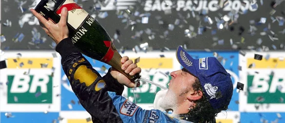 Der letzte Titel von Fernando Alonso ist bald 20 Jahre her. - © Gero Breloer/dpa