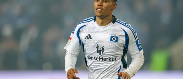 Nur fast weg: HSV-Stürmer Ransford Königsdörffer. - © Andreas Gora/dpa