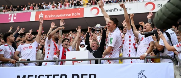 Friedhelm Funkel machte den siebten FC-Aufstieg perfekt - © Anke Waelischmiller/dpa