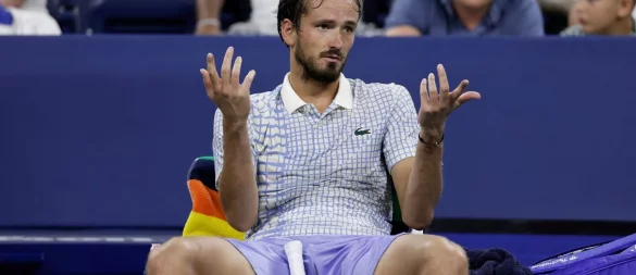Tennisprofi Medwedew entlud bei den US Open seinen ganzen Frust. - © Adam Hunger/AP/dpa