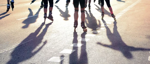 Schnell und wendig: Inlineskates ermöglichen mehr Tempo als klassische Rollschuhe. - © picture alliance / dpa