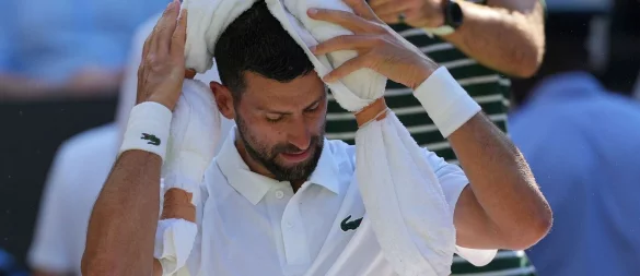 Nimmt sich eine weitere Auszeit: Novak Djokovic. - © Kin Cheung/AP/dpa
