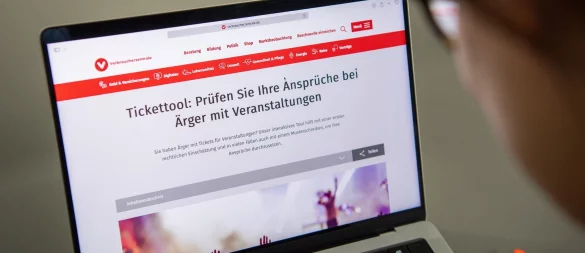Ärger mit Veranstaltungstickets? Das Tickettool der Verbraucherzentrale prüft Ansprüche und erstellt Schreiben. - © Nico Tapia/dpa-tmn