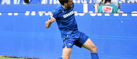 Karlsruhes Roko Simic bejubelt das 1:0. - © Uli Deck/dpa