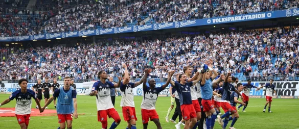 Durften endlich jubeln: die HSV-Spieler - © Christian Charisius/dpa