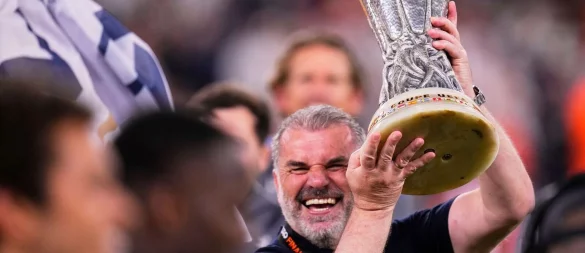 Mit Postecoglou gewann Tottenham erstmals seit 17 Jahren wieder eine Trophäe. - © Manu Fernandez/AP/dpa