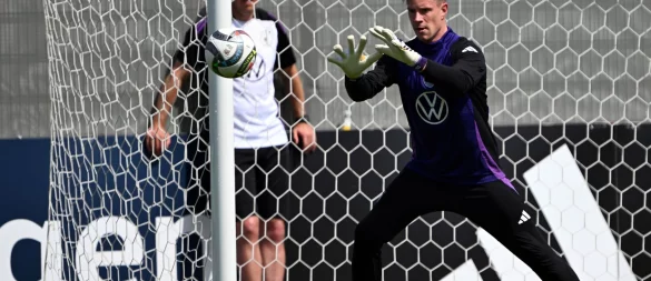 Marc-André ter Stegen ist nach seiner langwierigen Knieverletzung gleich wieder die Nummer eins im Nationalteam. - © Federico Gambarini/dpa