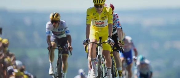 Tadej Pogacar ist der Superstar des Radsports und der große Favorit auf den Sieg bei der 112. Tour de France. - © Mosa\\\'ab Elshamy/AP/dpa