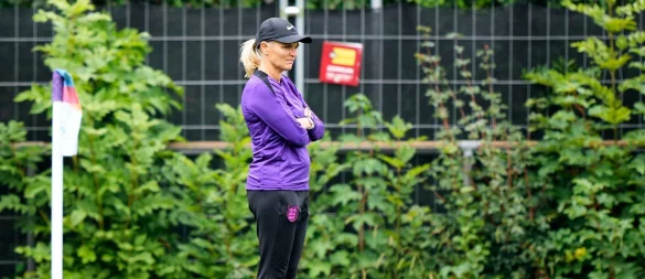 England-Trainerin Sarina Wiegman beim Abschlusstraining vor dem Finale. - © Martin Meissner/AP/dpa