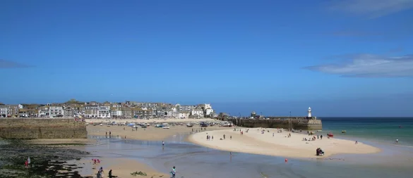Urlaub in Cornwall geplant? Um Preiswucher bei der ETA zu vermeiden, sollten Sie für den Antrag nur die offiziellen Kanäle der britischen Regierung nutzen. - © Hilke Segbers/dpa-tmn