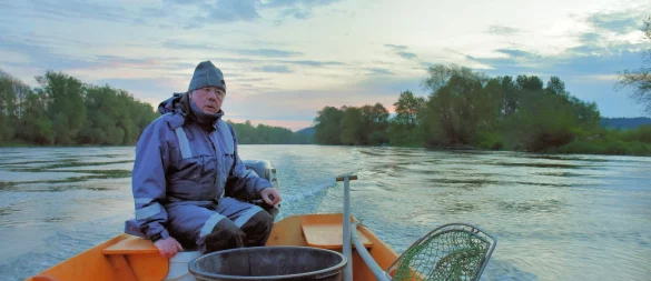 Setzt sich für den Schutz der Donau ein: Fischer Lothar Ziegler. - © Karin Willen/dpa-tmn