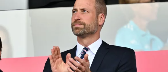 Schon in der Vorrunde unterstützte Prinz Wiliiam die englischen Fußballfrauen beim 4:0-Sieg gegen die Niederlande im Stadion. Beim Finale wird er auch vor Ort sein. - © Sebastian Gollnow/dpa