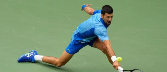 Klappt es noch mit Titel Nummer 25? Kann sich Novak Djokovic noch einmal so weit strecken? - © Mary Altaffer/AP/dpa
