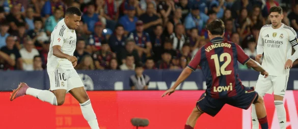 Kylian Mbappé trifft gegen Levante doppelt. - © Alberto Saiz/AP/dpa