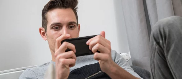 Verlockende Angebote: Bei Online-Games werden In-App-Käufe oft versteckt präsentiert. - © Christin Klose/dpa-tmn