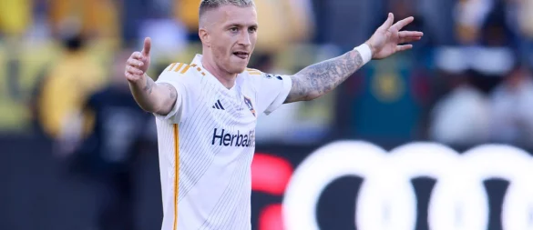 Marco Reus befindet sich mit Titelverteidiger Los Angeles Galaxy in der MLS in einer tiefen Krise. - © Etienne Laurent/AP/dpa