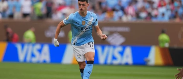 Phil Foden trifft kurz nach dem Anpfiff. - © Chris Szagola/AP/dpa