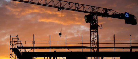 Da geht die Sonne für Investorinnen und Investoren auf: Für vermieteten Wohnungsneubau lassen sich noch vier Jahre lang zusätzliche Sonderabschreibungen vornehmen. - © Julian Stratenschulte/dpa