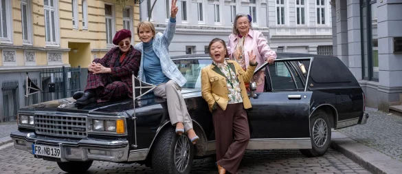 Gut gelaunt und mit einer Mission: Katharina Thalbach, Uschi Glas, Soogi Kang und Ursula Werner als Rentnerinnen-Quartett. - © Manju Sawhney/SWR/wüste medien/dpa