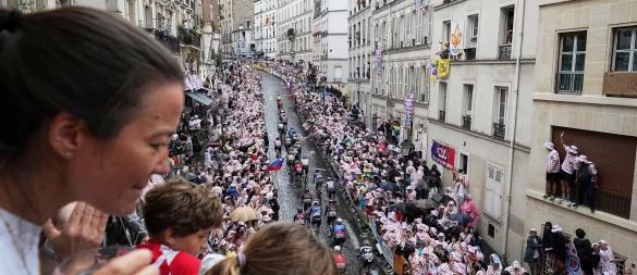 Spektakel auf dem Montmartre: In Paris endete die 21. Etappe der Tour. - © Laurent Cipriani/AP/dpa