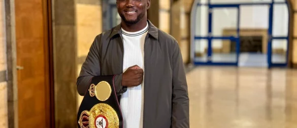 Der Boxprofi Abass Baraou mit dem Interimsweltmeistertitel des Verbands WBA. - © --/Wasserman Boxing/dpa
