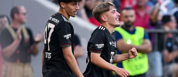 Lennart Karl (r.) hat seinen Vertrag beim FC Bayern München verlängert. - © Sven Hoppe/dpa