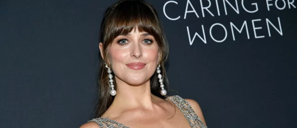 US-Schauspielerin Dakota Johnson musste eigenen Angaben zufolge zu Beginn ihrer Karriere gelegentlich ihre Eltern um Geld anpumpen. (Archivbild) - © Evan Agostini/Invision/AP/dpa