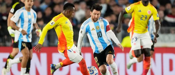 Messi stand bei der Partie gegen Kolumbien nach seiner Knieverletzung erstmals wieder von Beginn an auf dem Platz. - © Gustavo Garello/AP/dpa