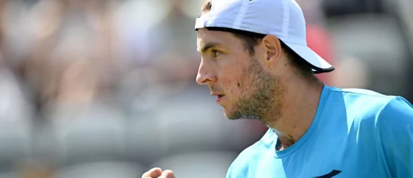 Jan-Lennard Struff gewinnt sein Erstrundenmatch in Stuttgart. - © Marijan Murat/dpa