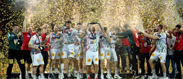 Der SC Magdeburg bejubelt den Triumph in der Champions League. - © Marius Becker/dpa