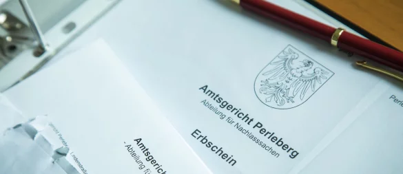 Erbschaften müssen dem Finanzamt innerhalb von drei Monaten gemeldet werden: Die Frist gilt auch für Vermächtnisse. - © Christin Klose/dpa-tmn