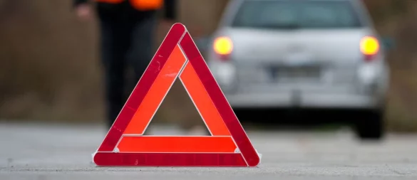 Warndreieck, Warnweste und Co: Was ist neben dem Pflichtzubehör sonst noch nützlich bei einem Auto-Notfall? - © Franziska Gabbert/dpa-tmn