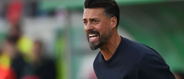 Sandro Wagner im DFB-Pokal seines FC Augsburg beim Halleschen FC. - © Hendrik Schmidt/dpa