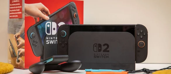Zum Start schickt Nintendo zwei Varianten in den Markt: Die Switch 2 allein für 470 Euro und die Konsole im Bundle mit «Mario Kart World» für 510 Euro. - © Christin Klose/dpa-tmn