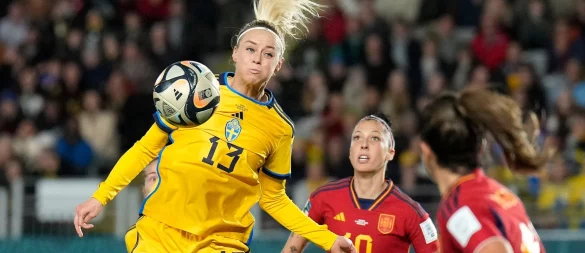 Nach mehreren Abgängen soll Amanda Ilestedt (links) die Verteidigung der Eintracht stärken. - © Alessandra Tarantino/AP
