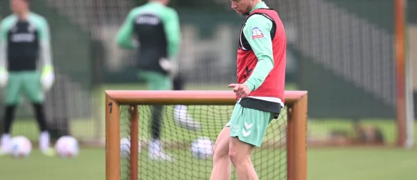 Da war er noch fit: Mitchell Weiser beim Werder-Trainingsauftakt. - © Carmen Jaspersen/dpa