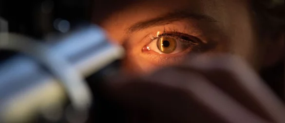Hoher Blutdruck könnte sich auch auf die Augen auswirken – deswegen auch mal die Augen checken lassen. - © Marijan Murat/dpa/dpa-tmn