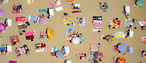 Nicht jeder Urlauber bekommt von seinem Arbeitgeber Urlaubsgeld. Aber wenn doch, kann die Zahlweise einen Unterschied für die Besteuerung machen. - © Ralf Hirschberger/dpa-Zentralbild/dpa