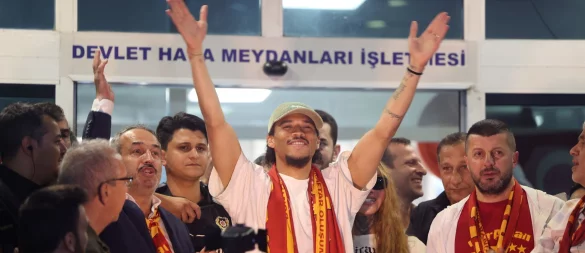 Leroy Sané ist einer der hochkarätigen Neuzugänge von Galatasaray Istanbul - © Murat Akbas/dpa