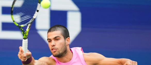 Carlos Alcaraz spielt am Sonntag um den US-Open-Titel. - © Kirsty Wigglesworth/AP/dpa