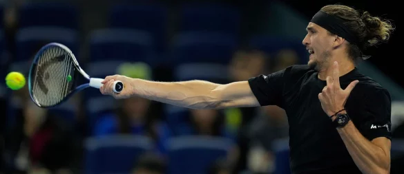 Alexander Zverev hatte in seinem Achtelfinale in Peking erhebliche Probleme. - © Ng Han Guan/AP/dpa