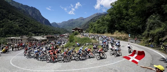 Die Tour de France ist auf mehreren TV-Kanälen zu verfolgen. - © Jan De Meuleneir/Belga/dpa