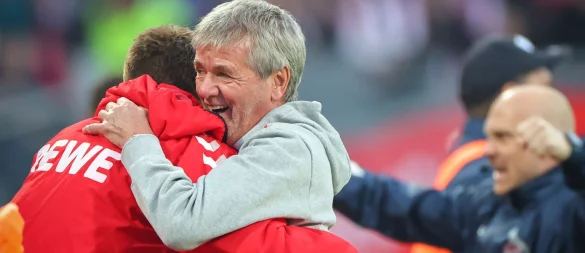 Kölns Trainer Friedhelm Funkel will den Aufstieg in die Bundesliga perfekt machen. - © Daniel Karmann/dpa