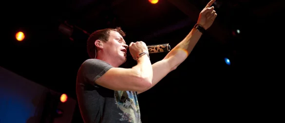 Wegen einer Krebsdiagnose von Brad Arnold sagt die Band ihre Tour ab. (Archivbild) - © picture alliance / Jörg Carstensen/dpa