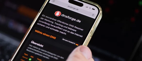 Alternative DNS-Server-Betreiber wie «Dnsforge.de» erkennen unter anderem die IP-Adressen von Tracking-Dienstleistern und blockieren alle Anfragen dorthin. - © Franziska Gabbert/dpa-tmn