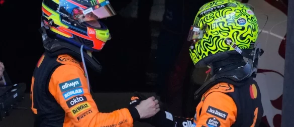 Nicht zu schlagen: Das McLaren-Duo. - © Darko Bandic/AP/dpa