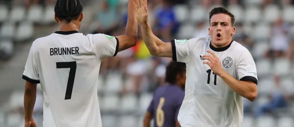 Said El Mala (r) gelangen zwei Tore beim 5:5 gegen England. - © Stefan Constantin/dpa