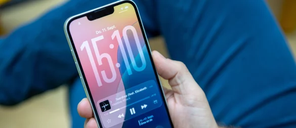 Alles neu - auf jeden Fall optisch setzt iOS26 neue Akzente und gibt viel mehr Möglichkeiten zur Individualisierung. - © Nico Tapia/dpa-tmn